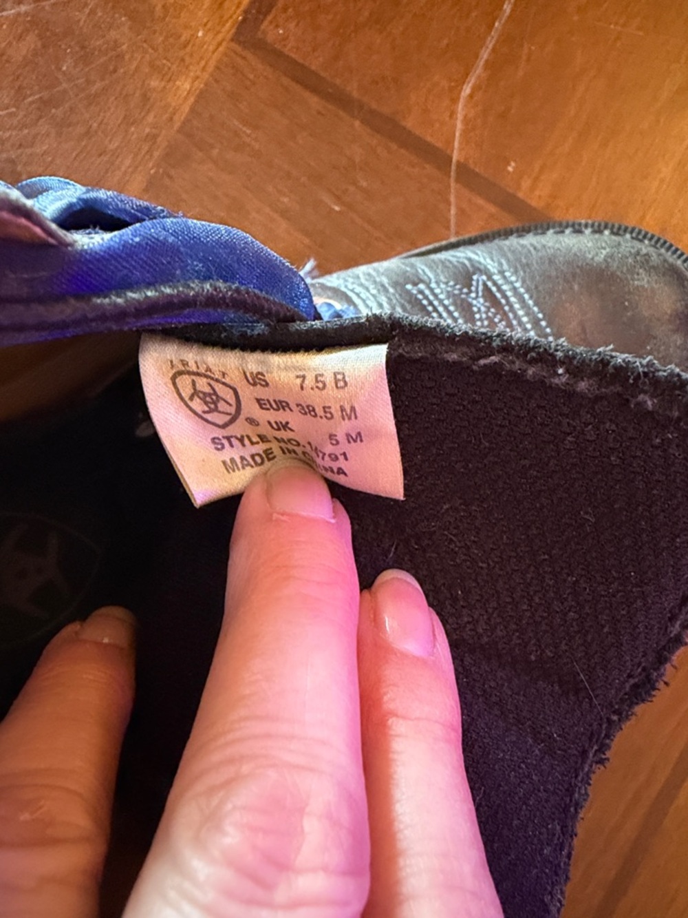 Black Leather Boots with Blue Ribbon Laces - Picture 4 of 6